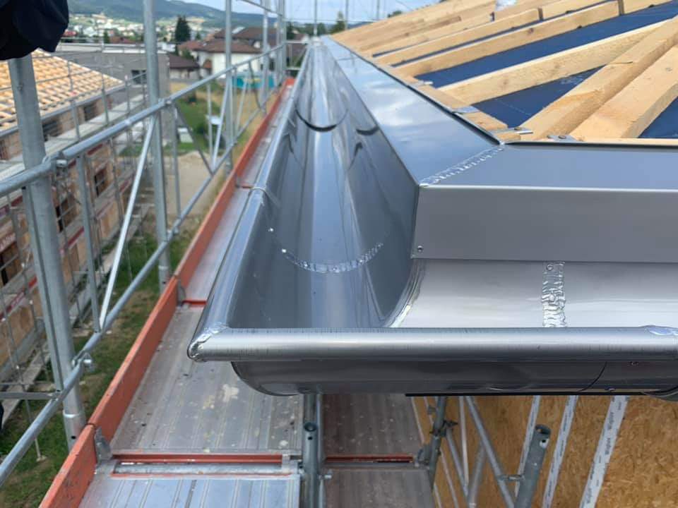 Sistem pluvial montat pe acoperiș